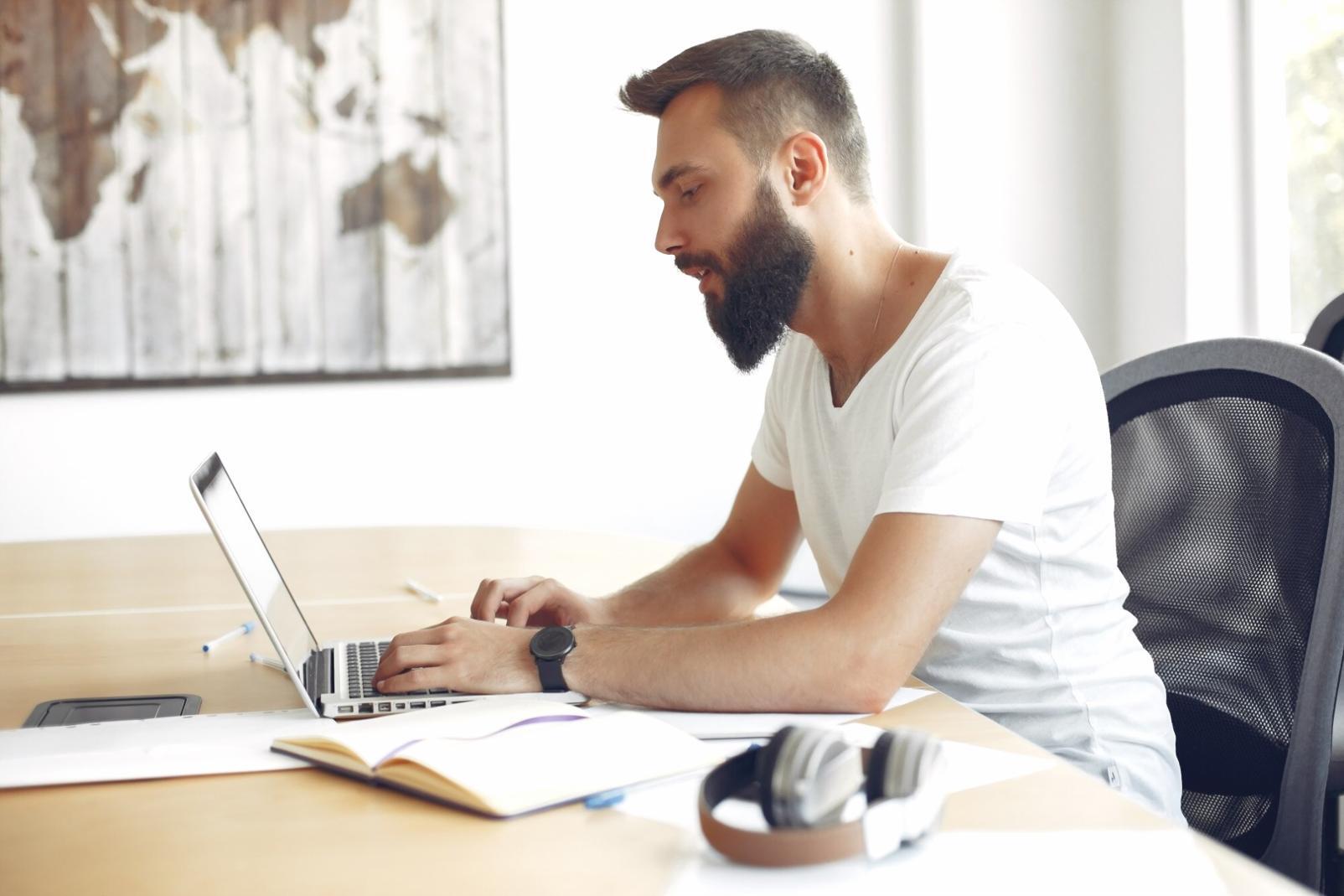 Résultats d'analyse financière avec graphiques de performance